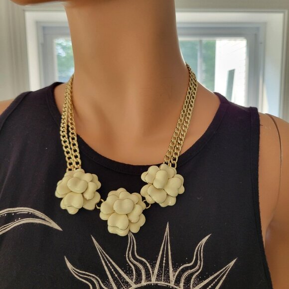 Talbots Necklace Gold Tone Chain Ivory Enamel Flower Statement Collar Adjustable - Picture 8 of 8